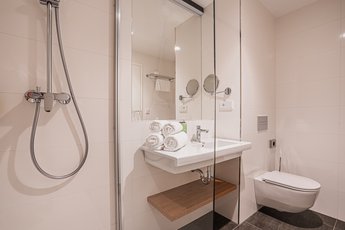 EA Congress hotel Aldis - двухместный номер, ванная комната