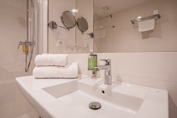EA Congress hotel Aldis - junior suite - koupelna