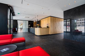 EA Congress hotel Aldis - стойка регистрации отеля, лобби